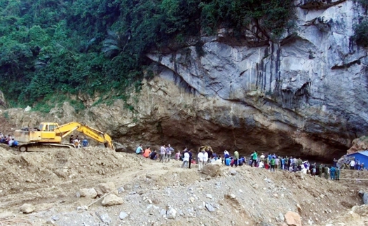 Tạm giữ chủ bãi khai thác vàng trái phép sau vụ sập hang ở Hòa Bình