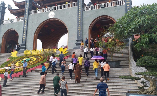 Nhìn lại 'văn hóa đi chùa' (kỳ 2): 'Bốc thuốc' cho du khách