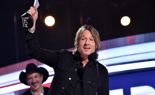 Keith Urban lần đầu giành giải ACM Nghệ sĩ của năm: Chạm tới đỉnh cao ở tuổi 51