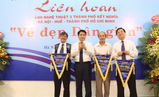 Rực rỡ vẻ đẹp cuộc sống dân gian trong Liên hoan Ảnh nghệ thuật ba miền