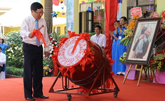 Phó Thủ tướng Chính phủ Phạm Bình Minh dự lễ khai giảng năm học mới tại tỉnh Bắc Giang