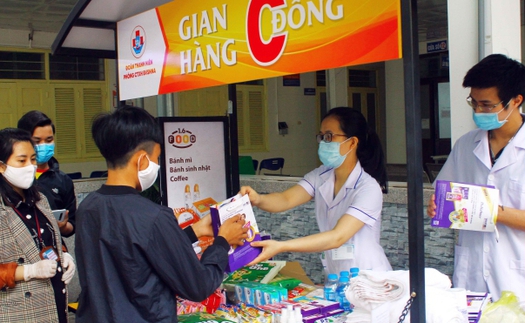 Gian hàng '0 đồng' giúp đỡ bệnh nhi mùa dịch COVID-19