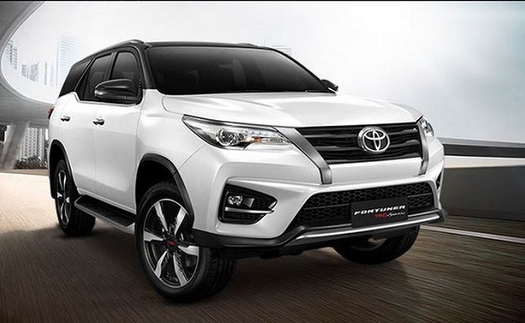 Khách chờ giảm phí trước bạ, 'thánh' Fortuner ưu đãi kép