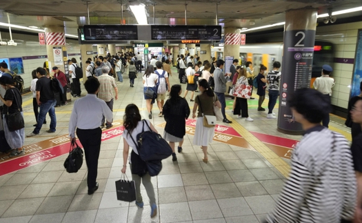 Tấn công bằng chất hóa học tại ga tàu điện ngầm ở Tokyo Nhật Bản