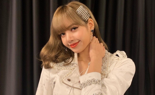 Fan kỳ vọng Lisa vượt qua thành tích solo của Jennie và Rosé