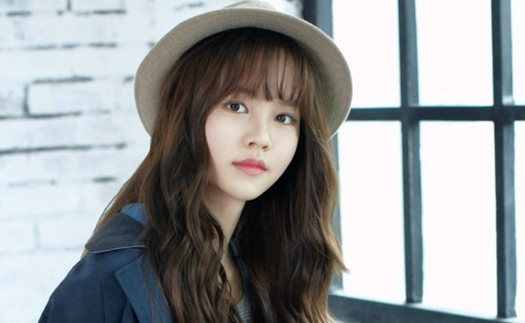 Kim So Hyun - Mỹ nhân vẫn một mình ra rạp xem phim