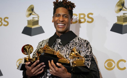 Giải Grammy 2022: Jon Batiste và con đường âm nhạc từ... game