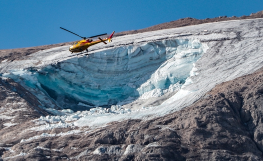 Italy tìm thấy 8 nạn nhân còn sống trong vụ lở băng trên dãy Alps