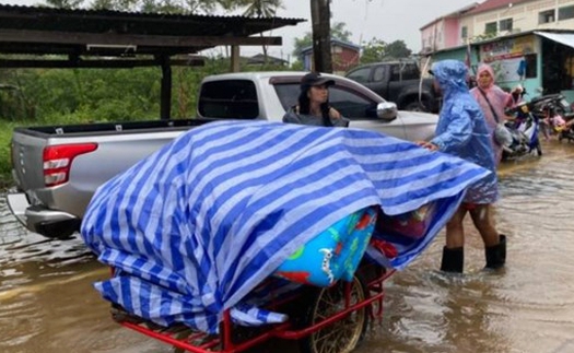 Bão Noru khiến tình trạng ngập lụt tại Thái Lan thêm nghiêm trọng