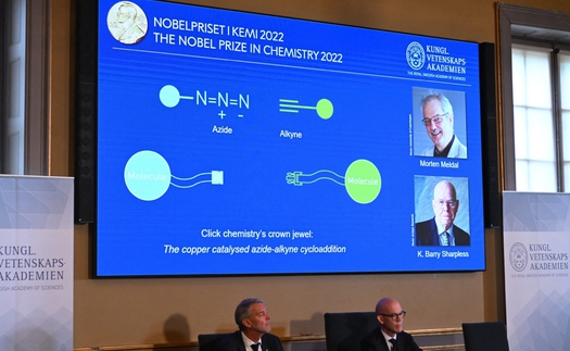 Giải Nobel Hóa học 2022 tôn vinh nghiên cứu trong phát triển liên kết phân tử