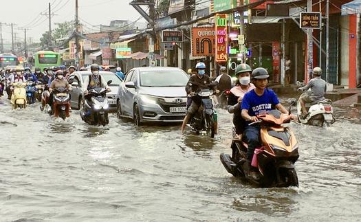 Thành phố Hồ Chí Minh: Triều cường dâng cao, nhiều nơi ngập sâu