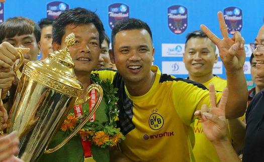 Thăng hạng V-League 2018, HLV Văn Sỹ muốn gắn bó lâu dài với Nam Định