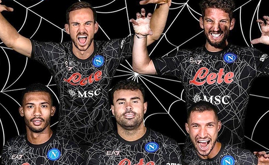 Napoli trình làng bộ trang phục Halloween đặc biệt