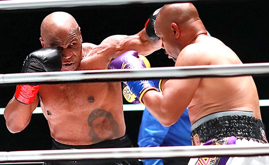 Mike Tyson hòa Roy Jones Jr. trong ngày tái xuất