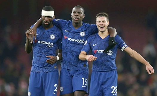 Chelsea đá ba trung vệ: Ý tưởng tốt hay giải pháp nhất thời?