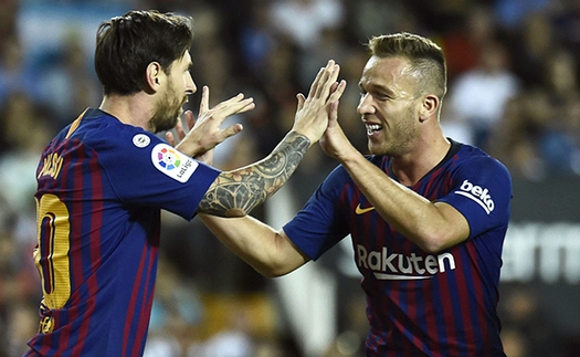 Arthur Melo: Leo Messi giúp tôi chói lòa