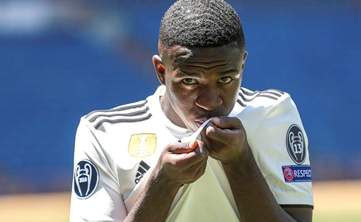 Real Madrid: Vinicius Jr đang từng bước chân tới đội một