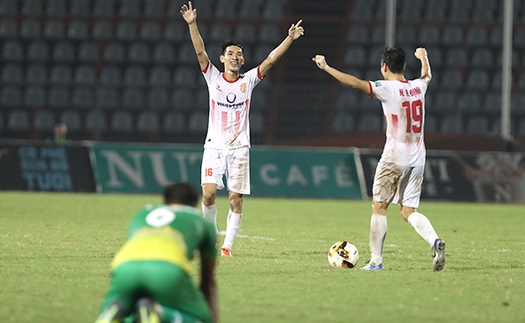 Kết thúc V-League 2018: 'Thuyền chìm tại bến'