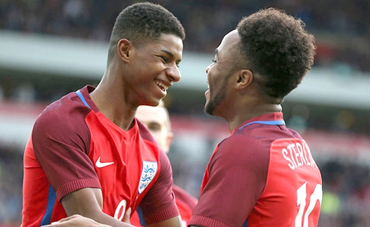 Nhìn Rashford ghi bàn mà ngán ngẩm cho Sterling