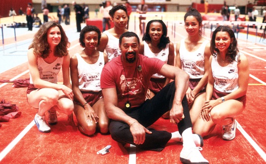 Wilt Chamberlain: Huyền thoại sân bóng rổ, kỷ lục gia trên… giường