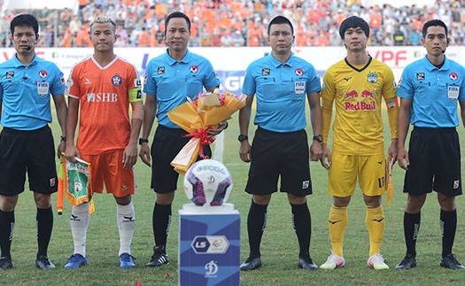 Trọng tài V-League 'khóc ròng'