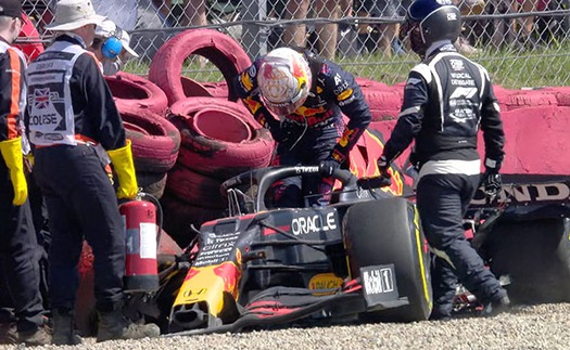 Cuộc chiến Red Bull vs Mercedes: Red Bull vẫn chưa buông tha Hamilton