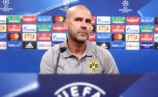 Peter Bosz lạc lối, Dortmund cần thuyền trưởng mới