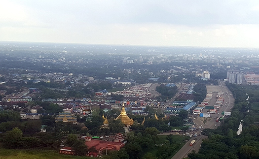 Sang Myanmar xem bóng đá