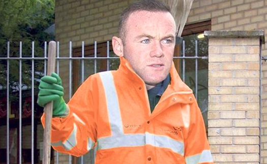 Wayne Rooney đi làm... công nhân dọn vệ sinh