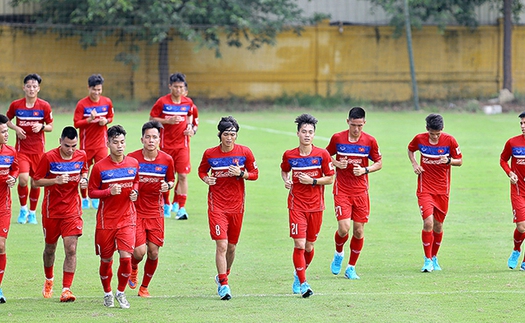 HLV Hữu Thắng vẫn sợ… 'khen cho nó chết'?!