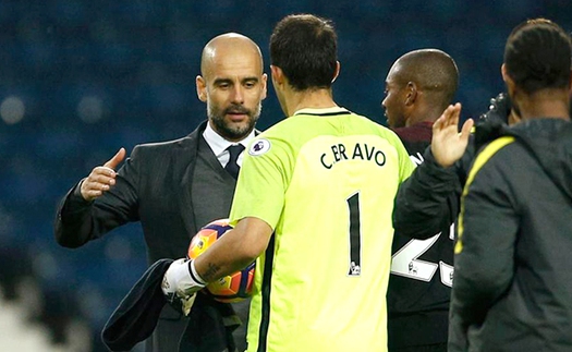 Ở Man City, Claudio Bravo chưa thể thuyết phục được Pep Guardiola