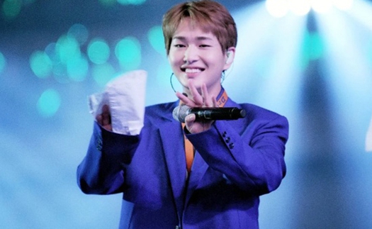 Nghi vấn Onew của SHINee tự cứa cổ tay qua nhiều bức ảnh