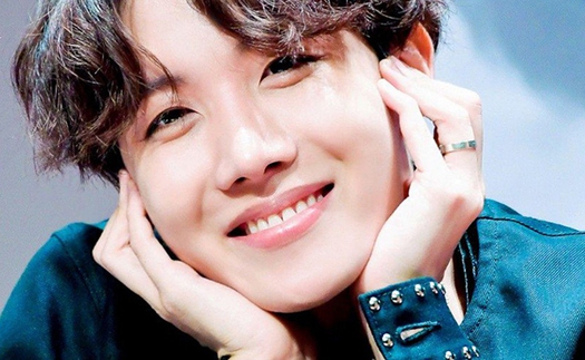 Ngắm J-Hope BTS trong những bộ trang phục vừa ‘sang chảnh’ vừa ‘khác người’