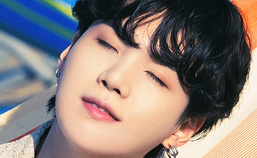 Suga BTS từng bị fan dọa kiện vì quá… cuốn hút