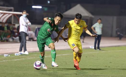 Nhiều sân bóng đón khán giả khi V-League trở lại