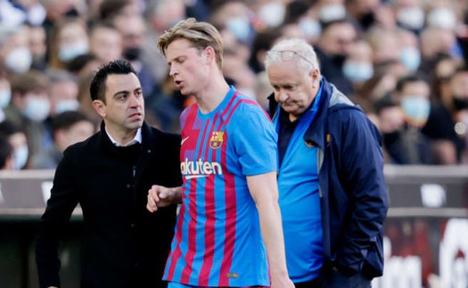 Chiều ý Barca, Xavi gây sốc cho De Jong