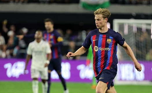 Rõ số tiền Barca đang 'dụ' De Jong cắt giảm