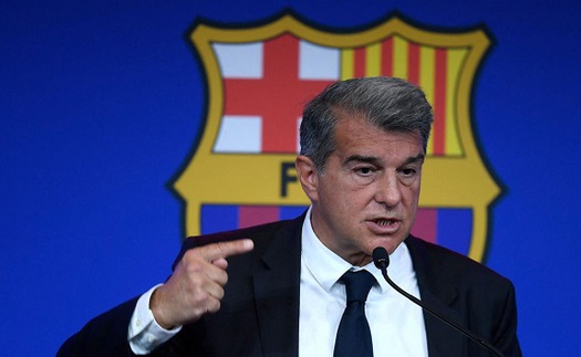 Hài hước: Chủ tịch Laporta bác bỏ tuyên bố của giám đốc Barca về De Jong