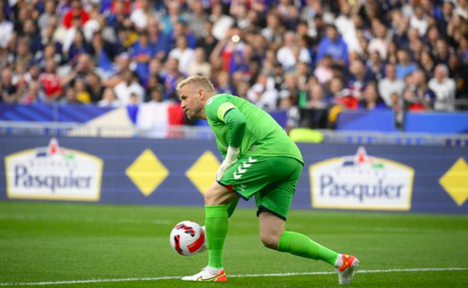 Kasper Schmeichel đồng ý rời Leicester