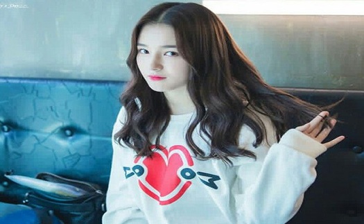 Nancy Momoland đăng ảnh xinh đẹp ở trời Tây sau tin đồn hẹn hò