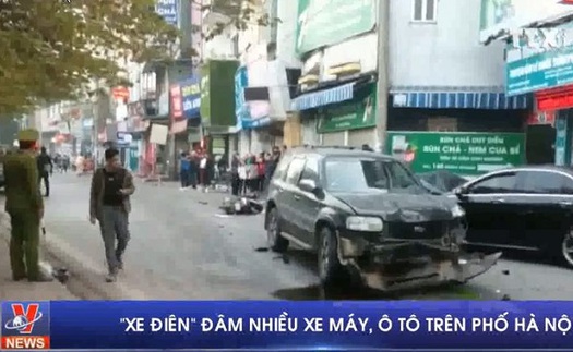 VIDEO: Ô tô mất lái đâm vào hàng loạt xe máy, một người đã tử vong