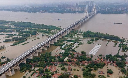 Nhiều tỉnh thành tại Trung Quốc ban bố cảnh báo đỏ về lũ lụt