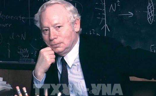 Giải thưởng Đột phá Đặc biệt về Vật lý cơ bản được trao cho nhà khoa học Steven Weinberg