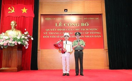 Thăng quân hàm từ Thiếu tướng lên Trung tướng với Thứ trưởng Bộ Công an Trần Quốc Tỏ