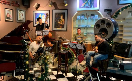 Nghệ sĩ Quyền Thiện Đắc chơi jazz với quan họ