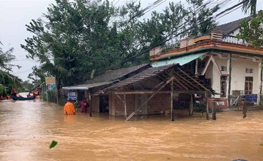 Phú Yên: Mưa lũ gây thiệt hại nặng, đã có 4 người tử vong, hơn 28.000 ngôi nhà bị ngập lụt