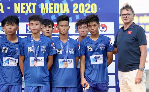 'Phù thủy trắng' Troussier gọi 40 cầu thủ lên U17 Việt Nam