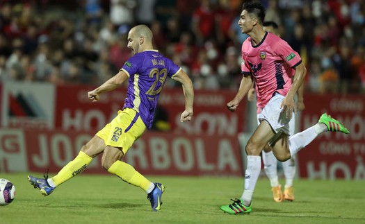 Tân binh Hà Nội FC biến hậu vệ Hà Tĩnh thành 'người vô hình'