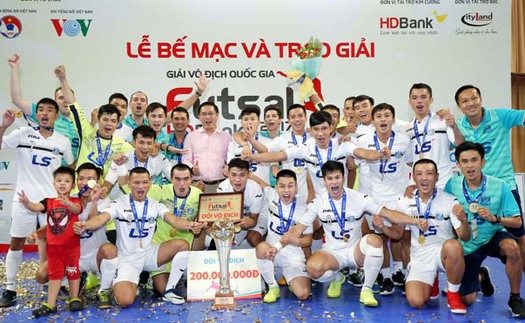 Thái Sơn Nam nhận Cup vô địch giải futsal VĐQG 2017