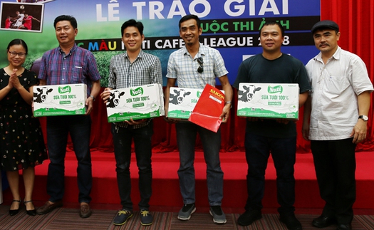 Trao giải cuộc thi ảnh 'Sắc màu Nuti Café V-League 2018'